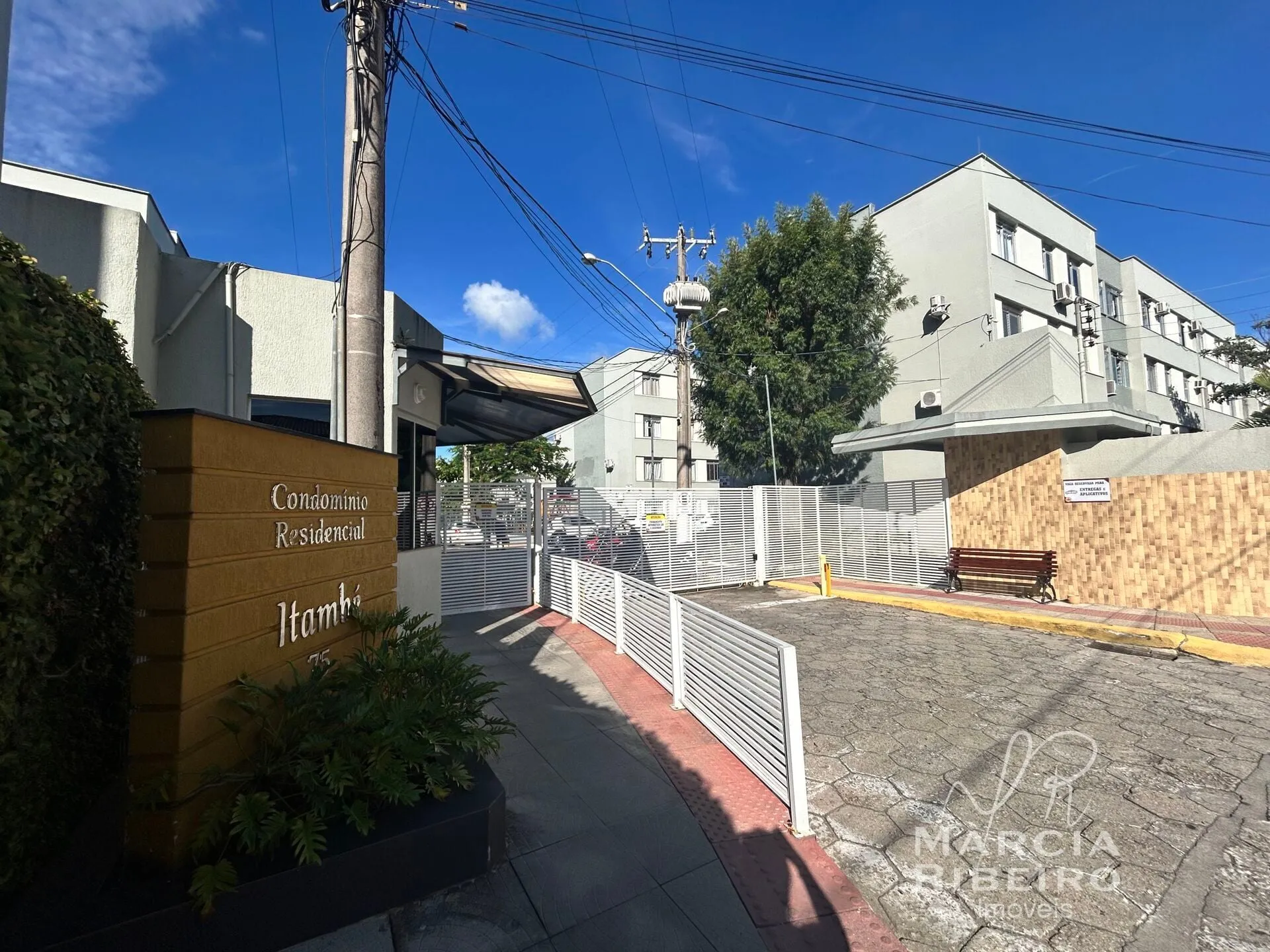Departamento con piso de madera o laminado en Florianópolis — photo 13