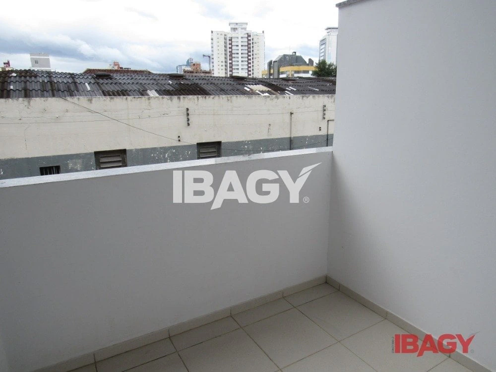 143 m² unfurnished apartment with 3 bedrooms — photo 4