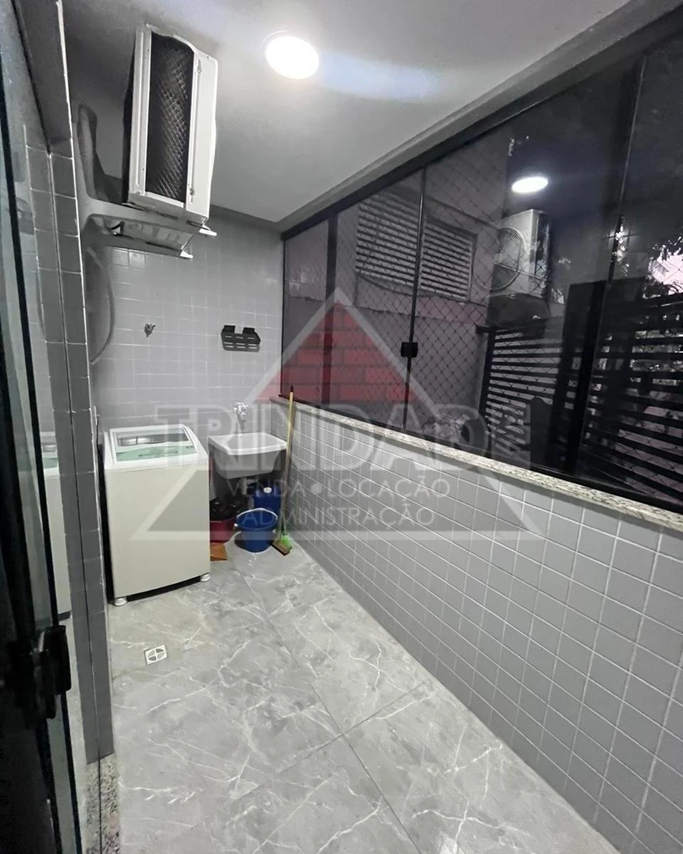 One-bedroom apartment with a washing machine — photo 9