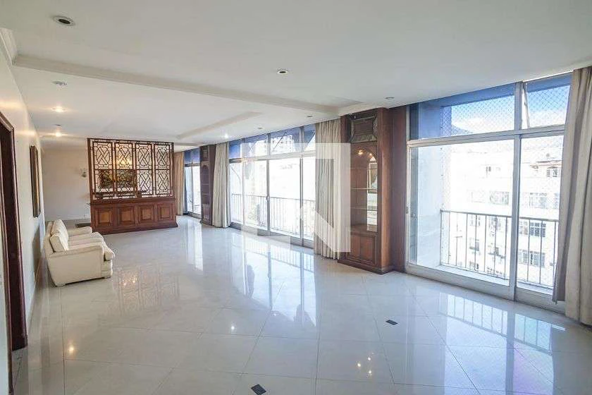 Apartamento de 6 quartos com 300 m² e varanda