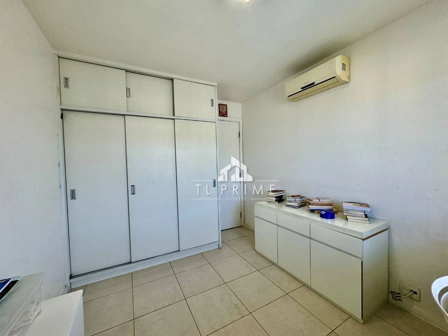 Furnished 4-bedroom penthouse with 205 m² — photo 102