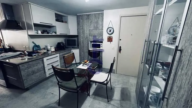 4-bedroom apartment with a grill on the balcony — photo 2