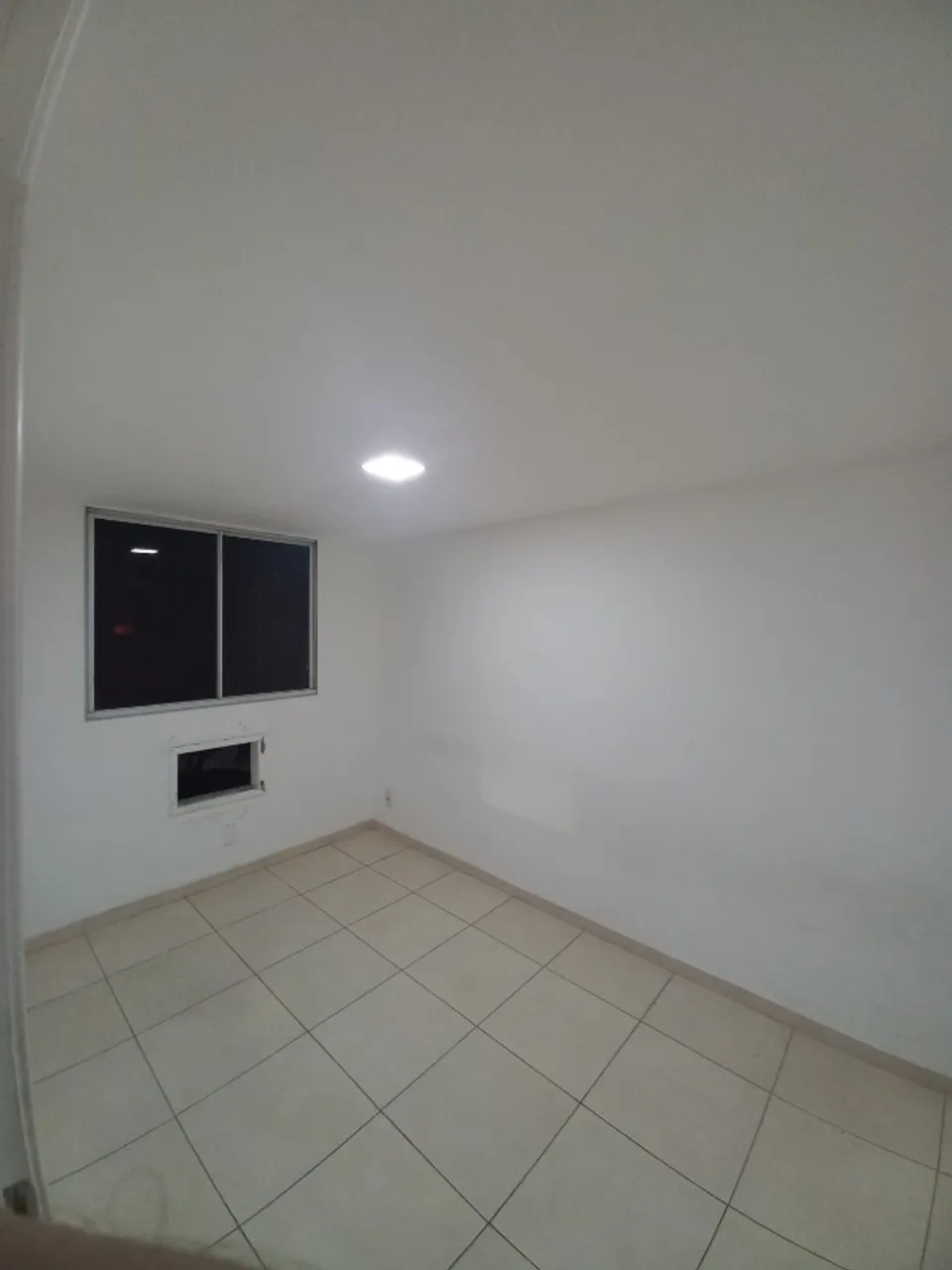 2-bedroom apartment in a building with a gym — photo 3