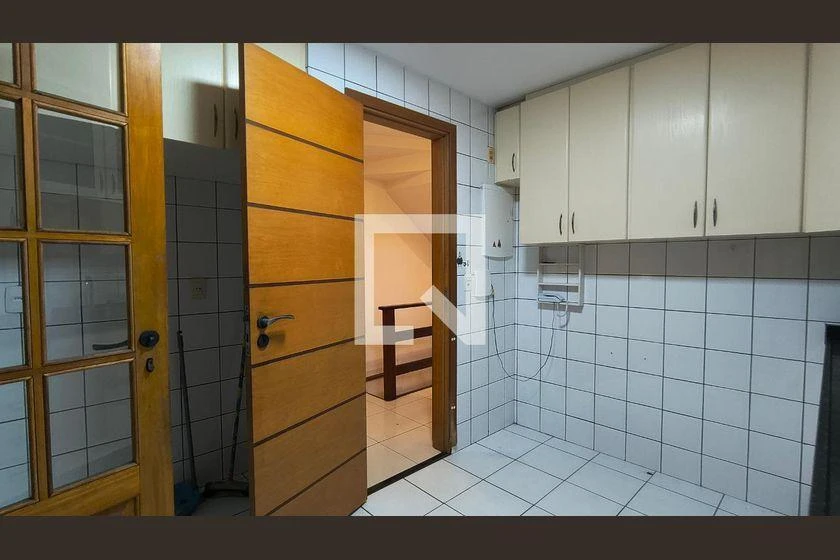 Sobrado em condomínio com 3 suítes e varanda de vidro — photo 48