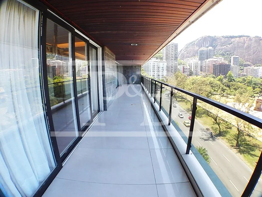 4-bedroom apartment with glassed-in balcony — photo 4