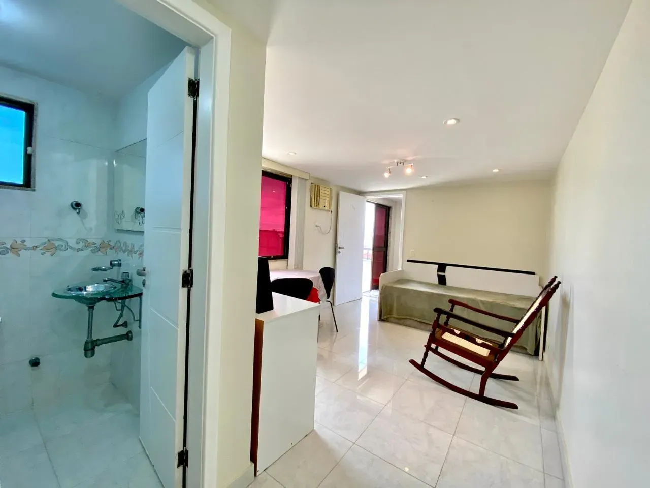 Furnished 369 m² apartment with a closed kitchen — photo 5