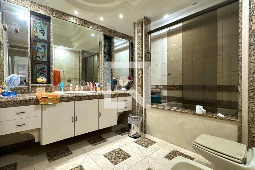 Glass-enclosed balcony in a 4-bedroom apartment, 403 m² — photo 23