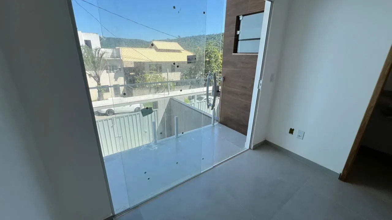Balcony with a grill in a 3-bedroom house, 80 m² — photo 14