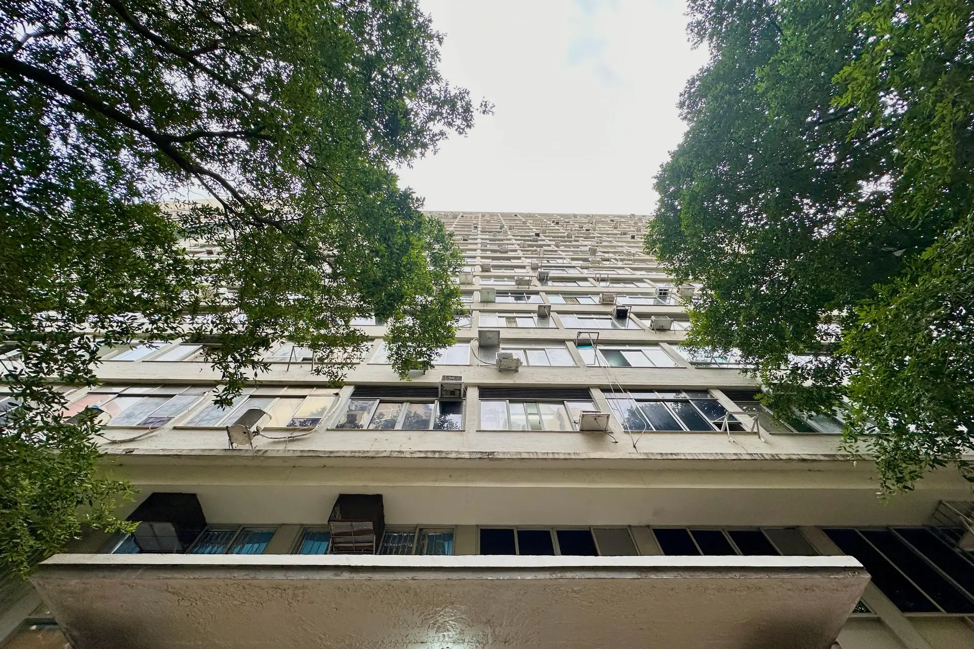 Furnished 2-bedroom apartment with 1 suite and balcony — photo 15