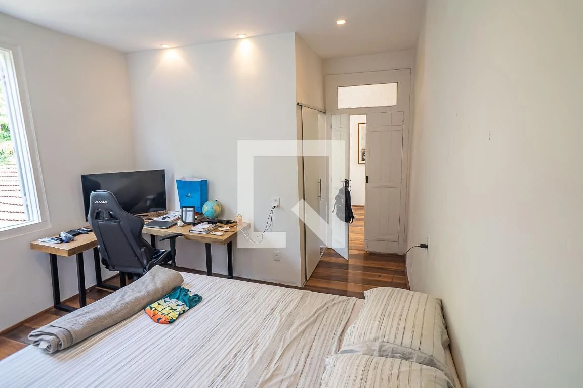 Furnished house, 300 m², with floor-to-ceiling windows — photo 62
