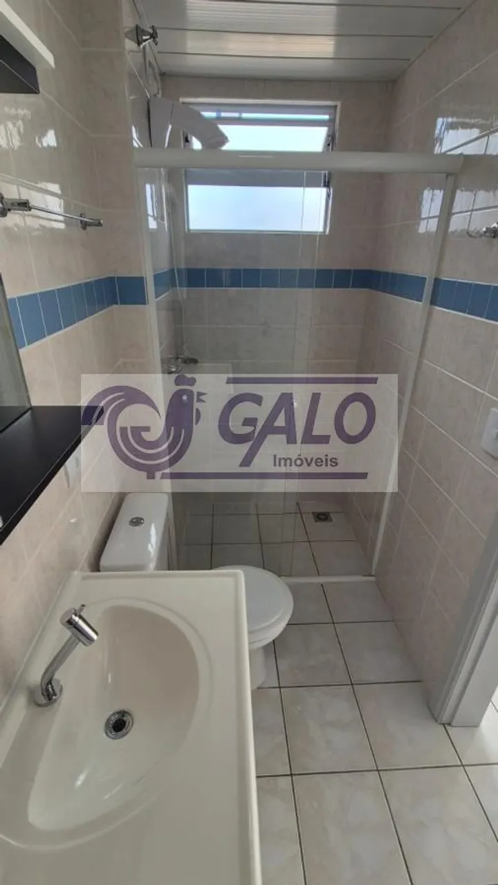 Rental apartment with a glass shower and 1 bedroom — photo 7
