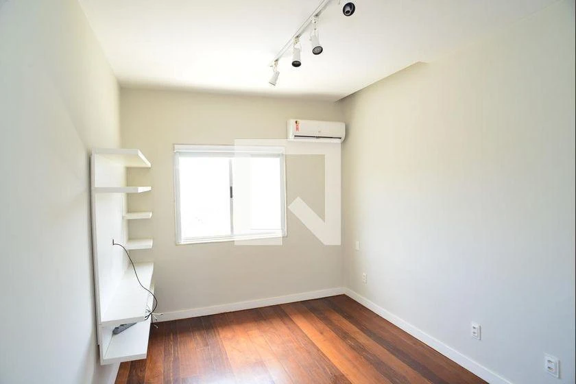 3-bedroom apartment with a walk-in closet — photo 24