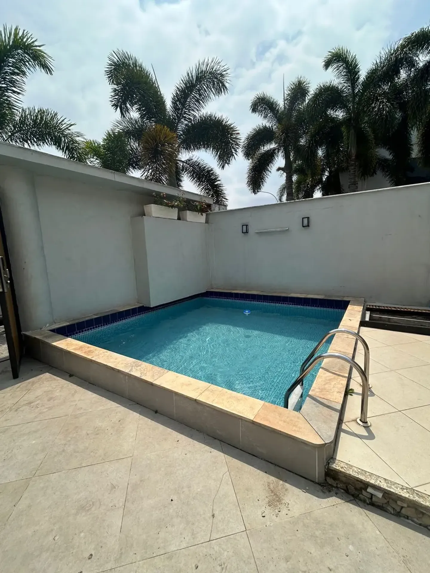 Garden in a 4-bedroom house, 350 m² — photo 4