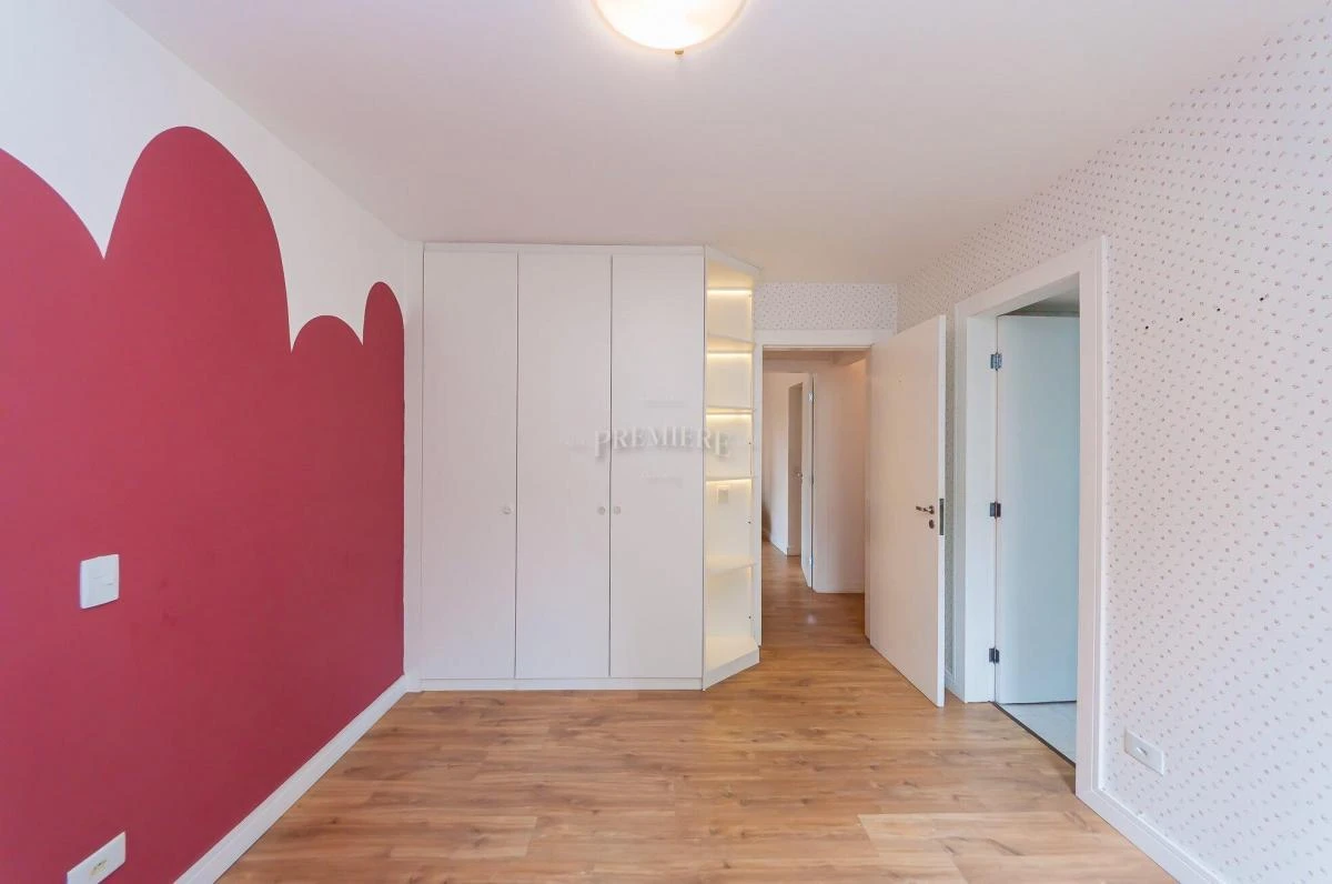 3-bedroom apartment with a bathtub in Curitiba — photo 22