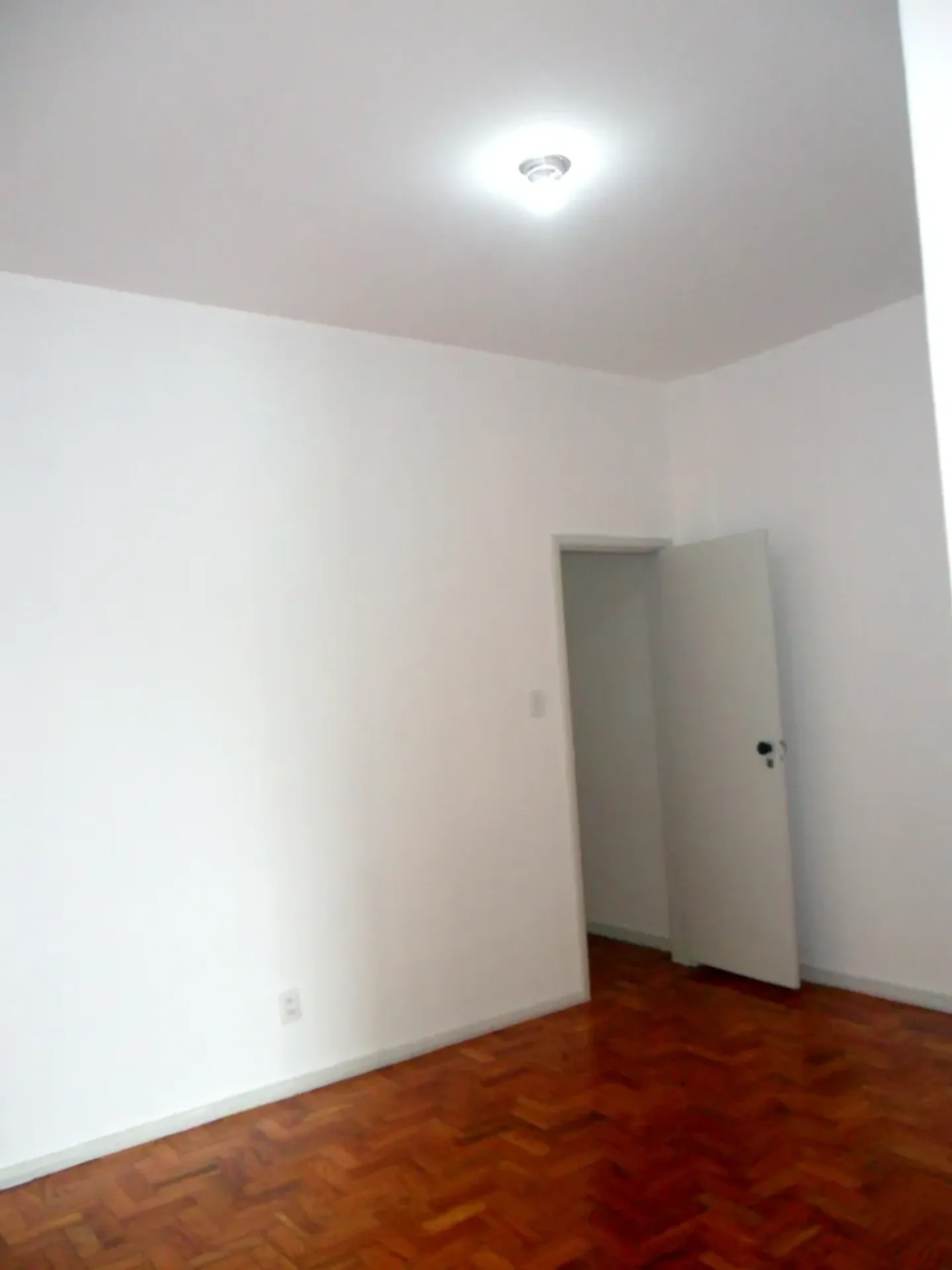 Apartment, 50 m², with wood or laminate floors — photo 3