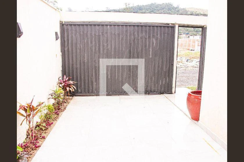 Rental house with 4 bedrooms and 250 m² open-plan kitchen — photo 12