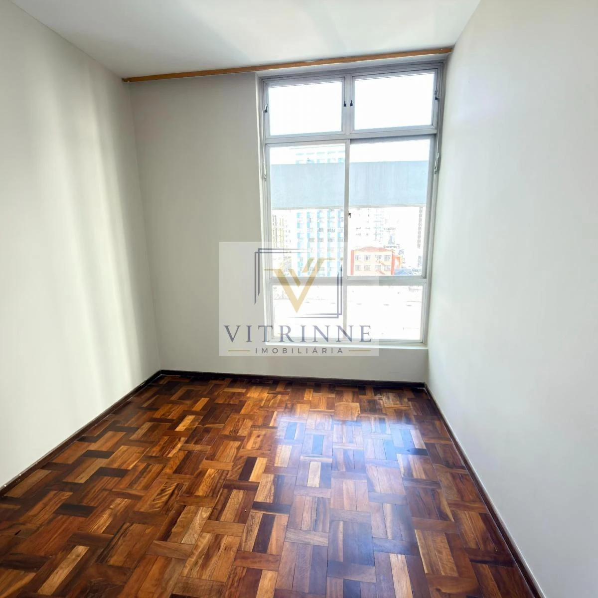 3-bedroom apartment with wood or laminate floors in Curitiba — photo 22