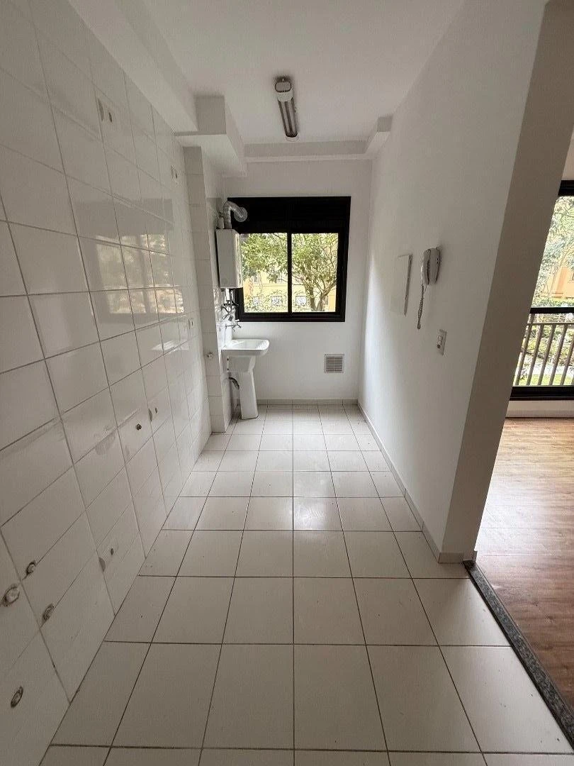 Wood or laminate floors in a 3-bedroom apartment, 65 m² — photo 8