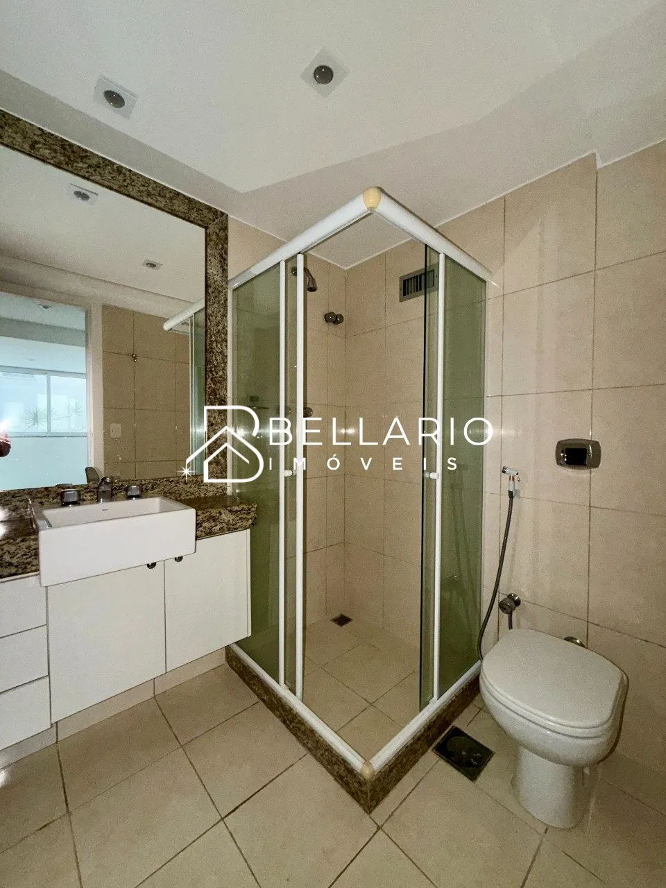 4-bedroom apartment with 5 bathrooms and glass balcony — photo 16
