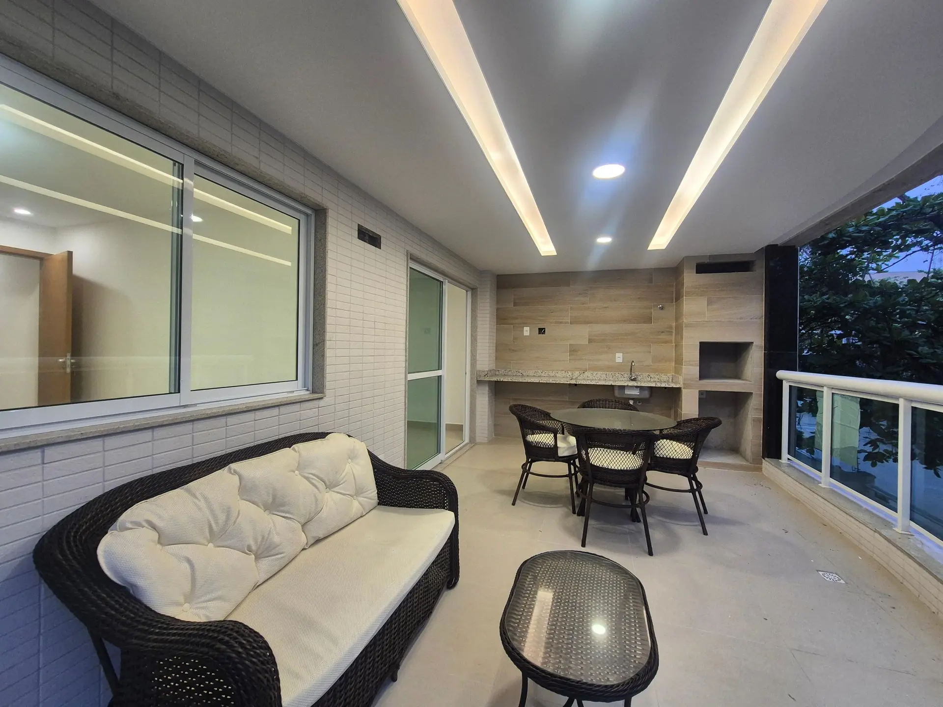 3-bedroom apartment with a grill on the balcony — photo 5