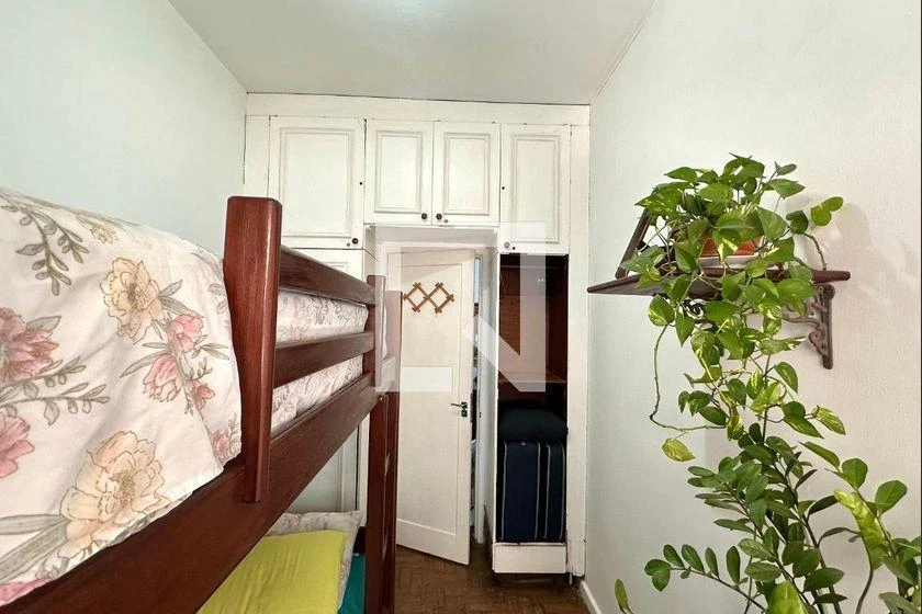 Apartamento de 2 quartos com piso de madeira ou laminado — photo 16