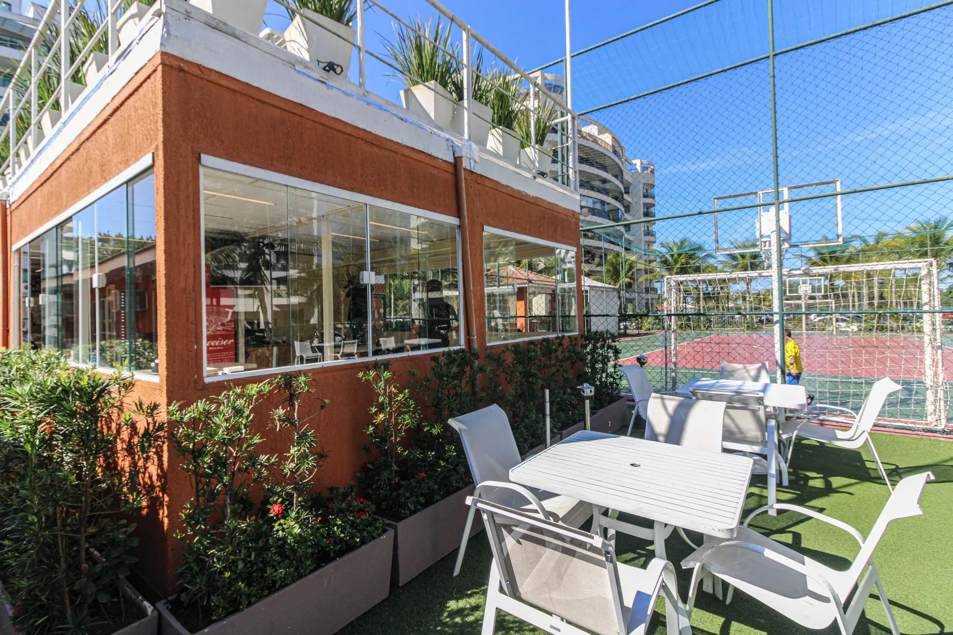 Glass-enclosed balcony in a 3-bedroom apartment, 96 m² — photo 53