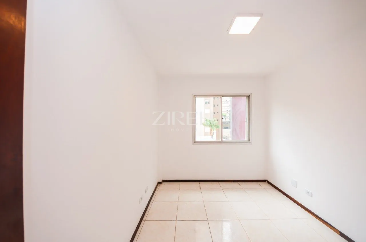 3-bedroom apartment in a building with a gym — photo 3