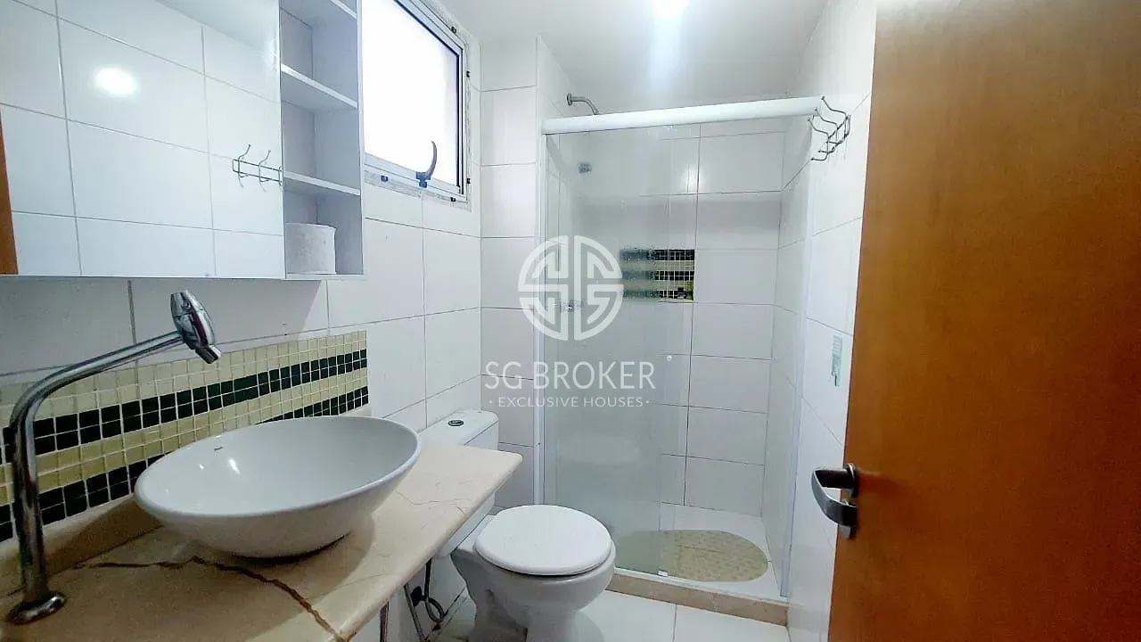 Glass-enclosed balcony in a 3-bedroom apartment, 77 m² — photo 8