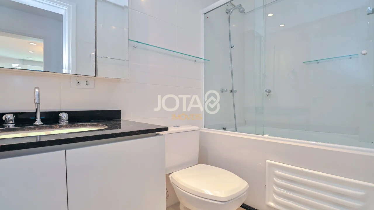 Furnished 3-bedroom apartment with a private BBQ — photo 16