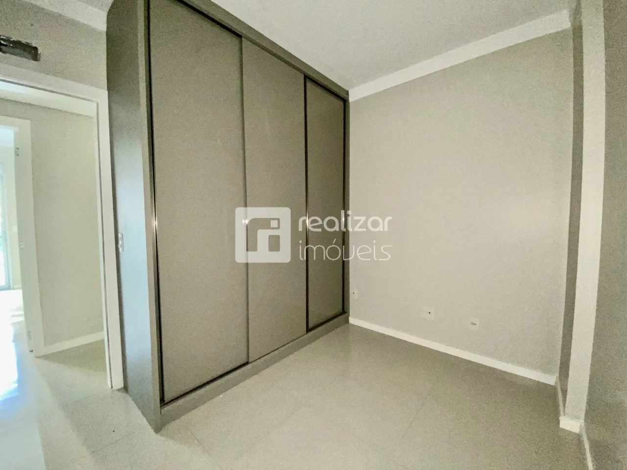 4-bedroom apartment in a building with a pool — photo 22