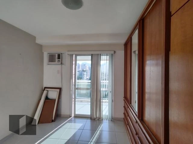 Duplex penthouse with 172 m², 2 bedrooms, 2 bathrooms — photo 21