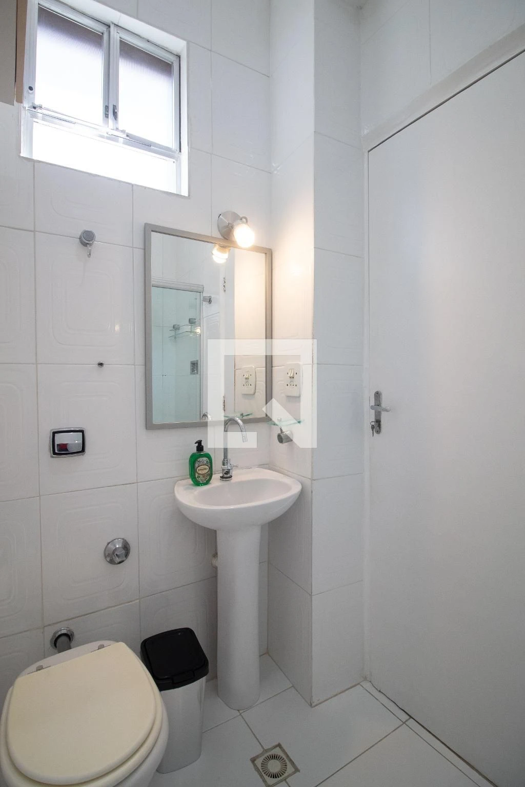 1-bedroom apartment with open kitchen and electric stove — photo 6