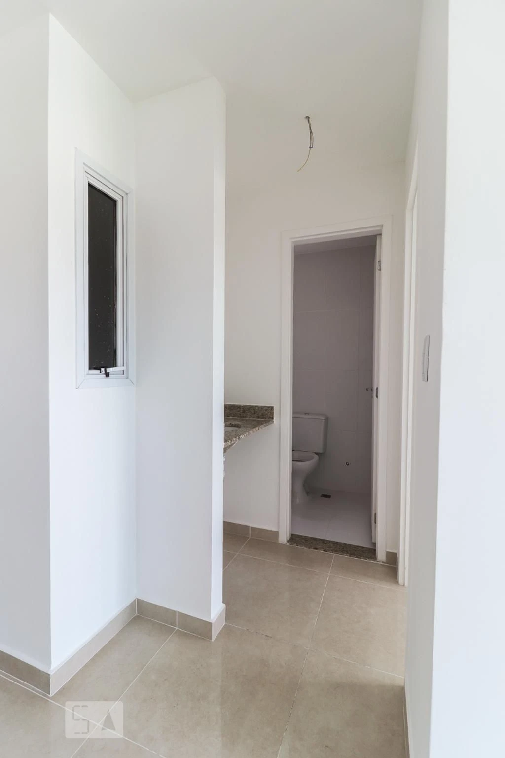 Furnished 1-bedroom apartment with a glassed balcony — photo 57