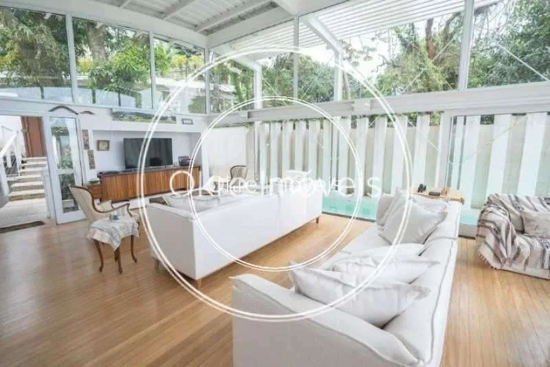 Furnished 644 m² house with 4 bedrooms and 7 bathrooms — photo 11