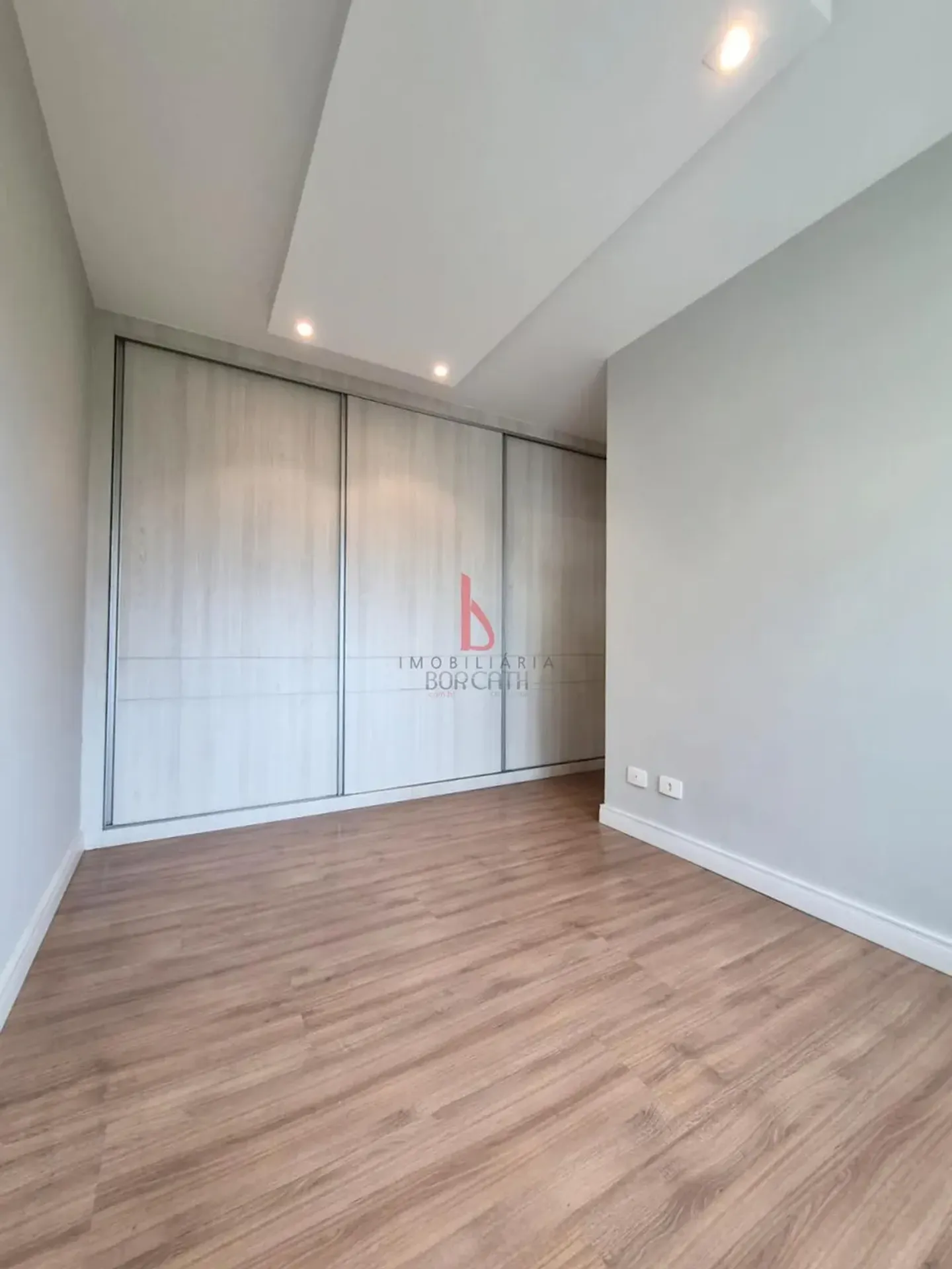 One-bedroom apartment in a building with a sauna — photo 37