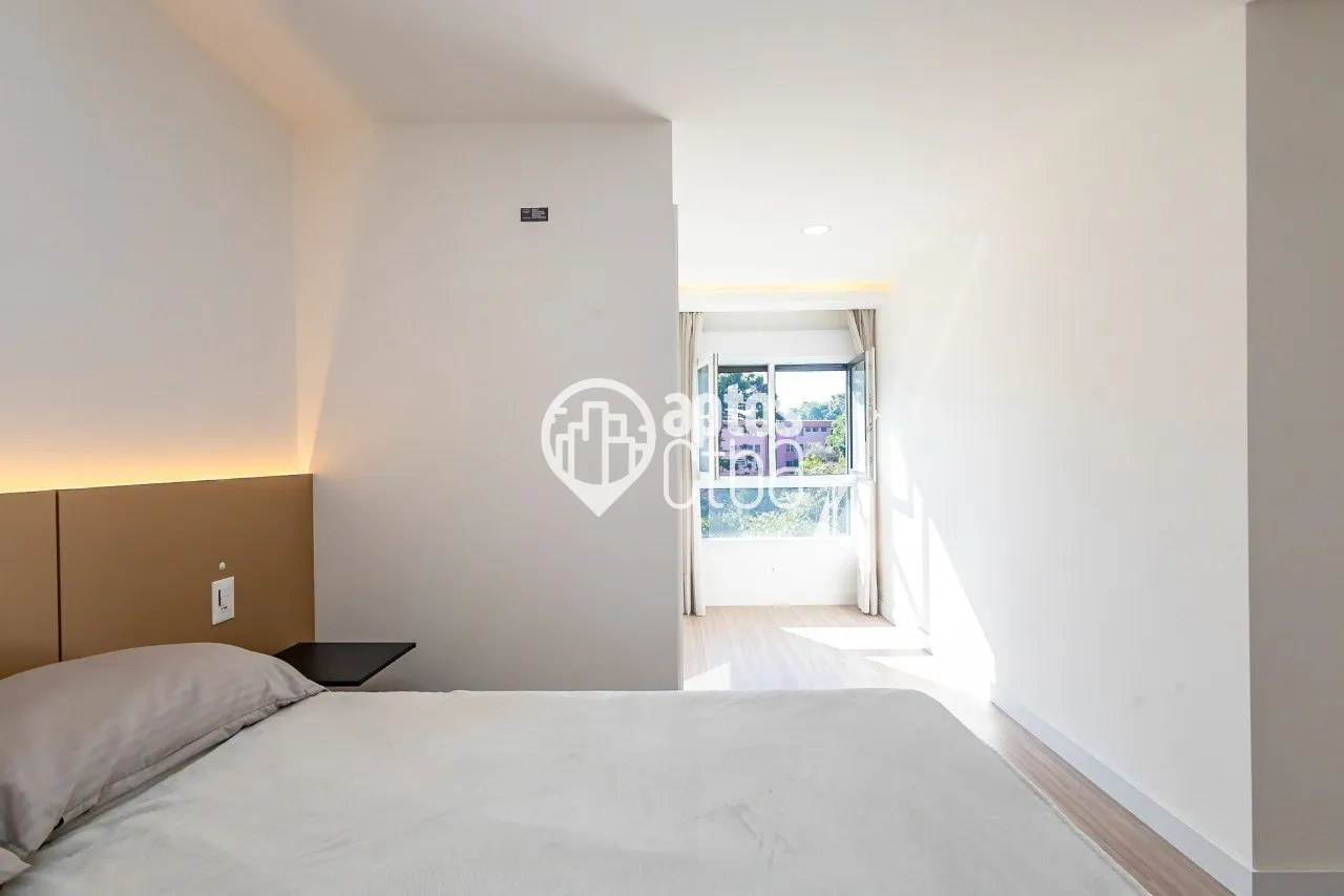 Glass-enclosed balcony in a 2-bedroom apartment, 81 m² — photo 31