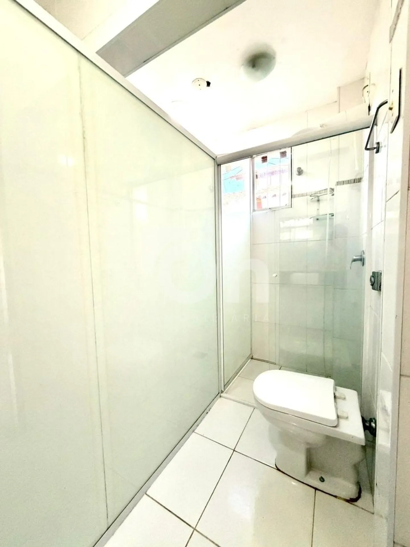 Furnished house, 224 m², with floor-to-ceiling windows — photo 43