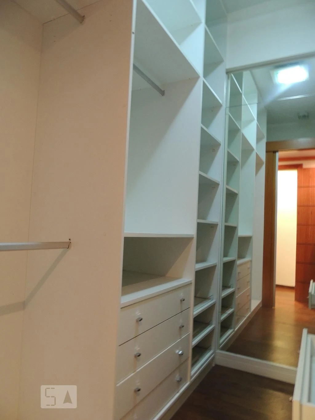 Apartamento de 4 quartos com janelas do piso ao teto — photo 2
