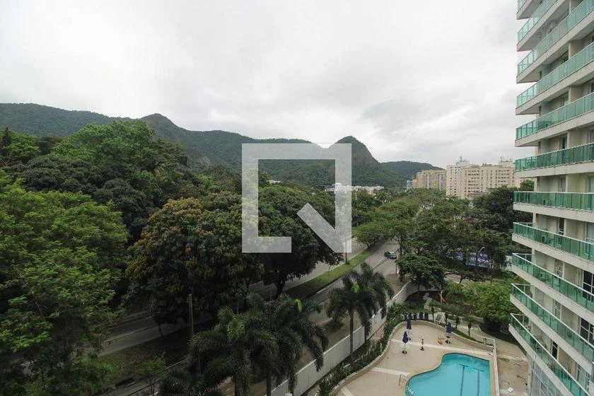 Furnished studio, 28 m², with a glass-enclosed balcony — photo 16
