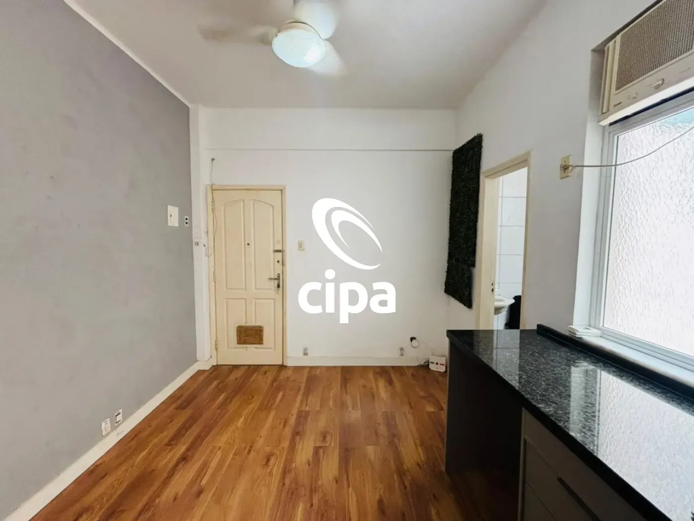 One-bedroom apartment with wood or laminate floors — photo 12
