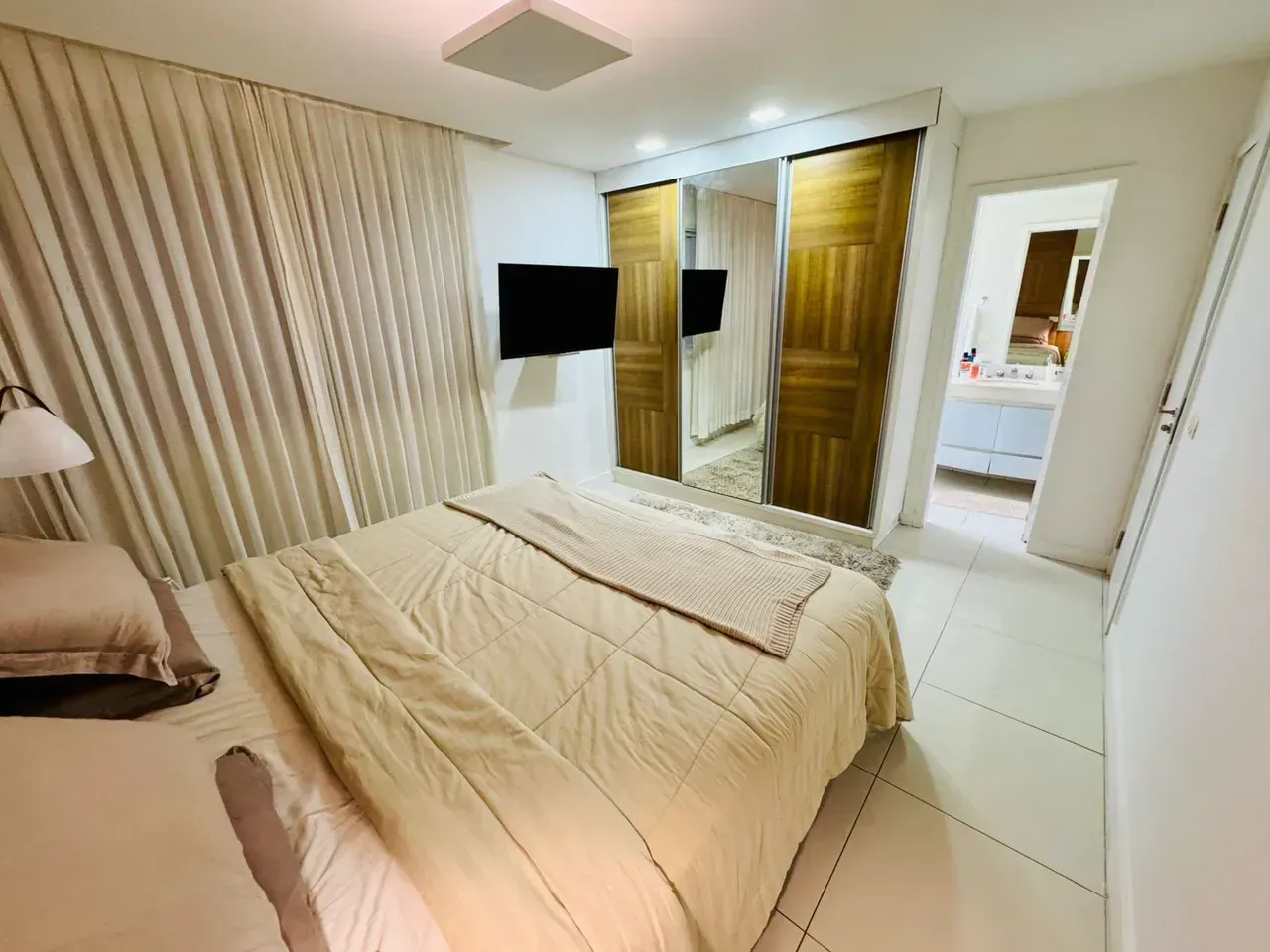 Furnished 3-bedroom apartment with open-plan kitchen — photo 31