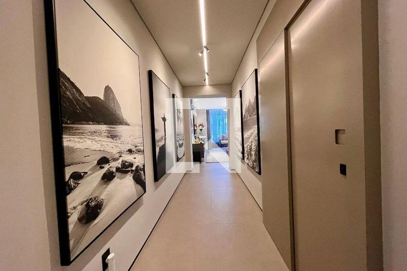 Apartamento de 150 m² com closet e janelas do piso ao teto — photo 29