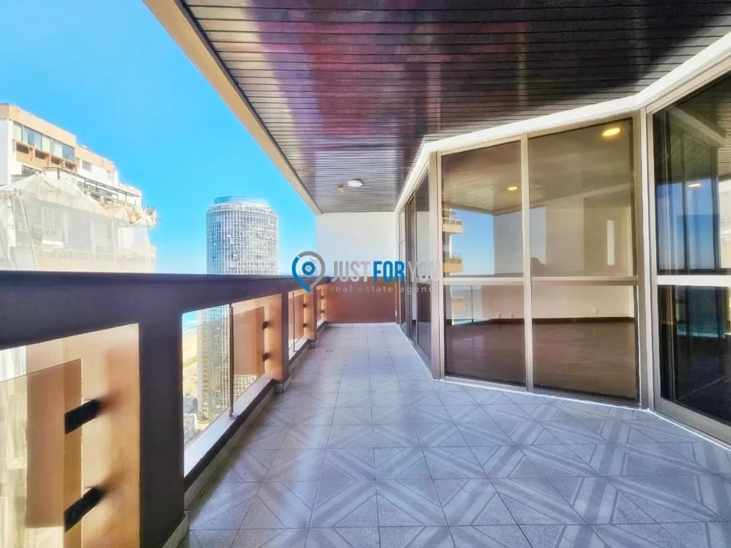 Apartamento de 4 dormitórios com 179 m² e 3 vagas — photo 5