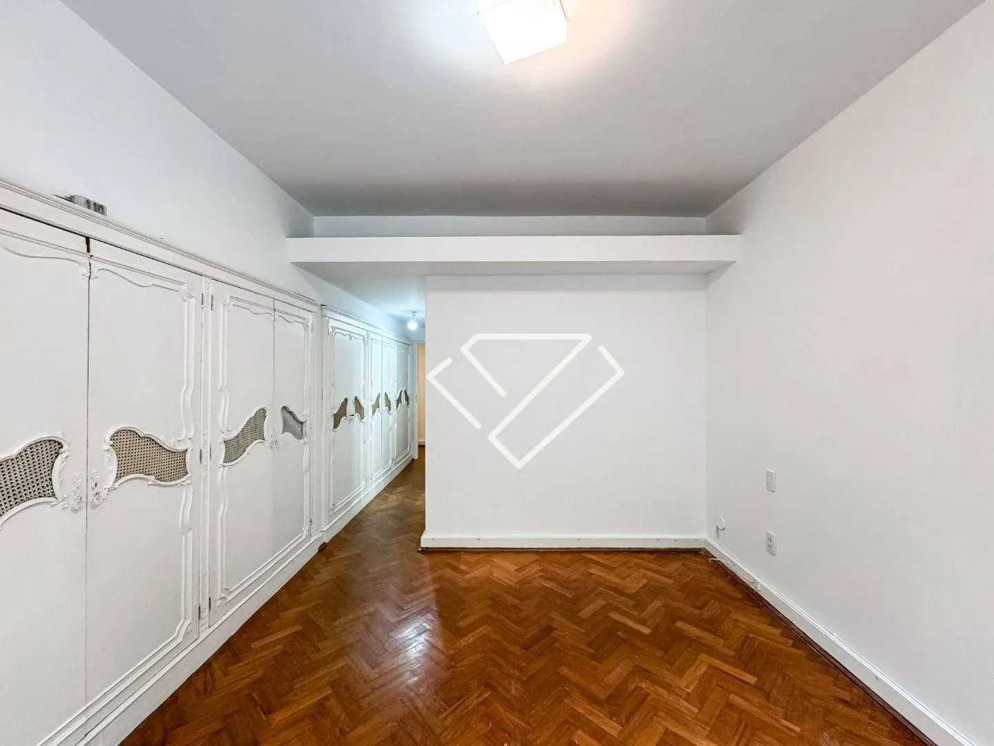 Home office in a 3-bedroom apartment, 189 m² — photo 29