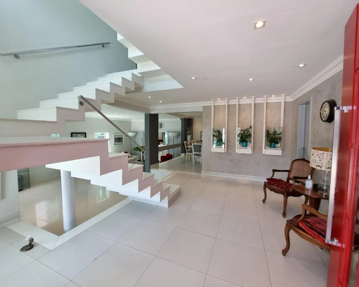 Furnished house with 5 bedrooms and 1100 m² — photo 10