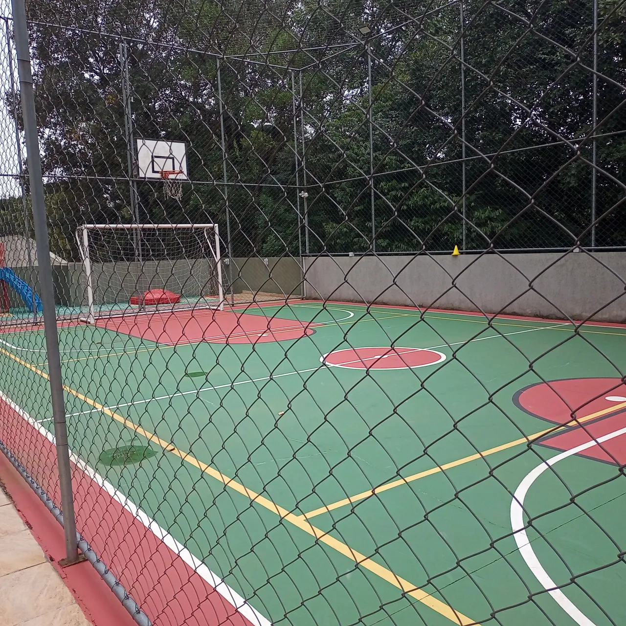 3-bedroom apartment in a building with a gym — photo 4
