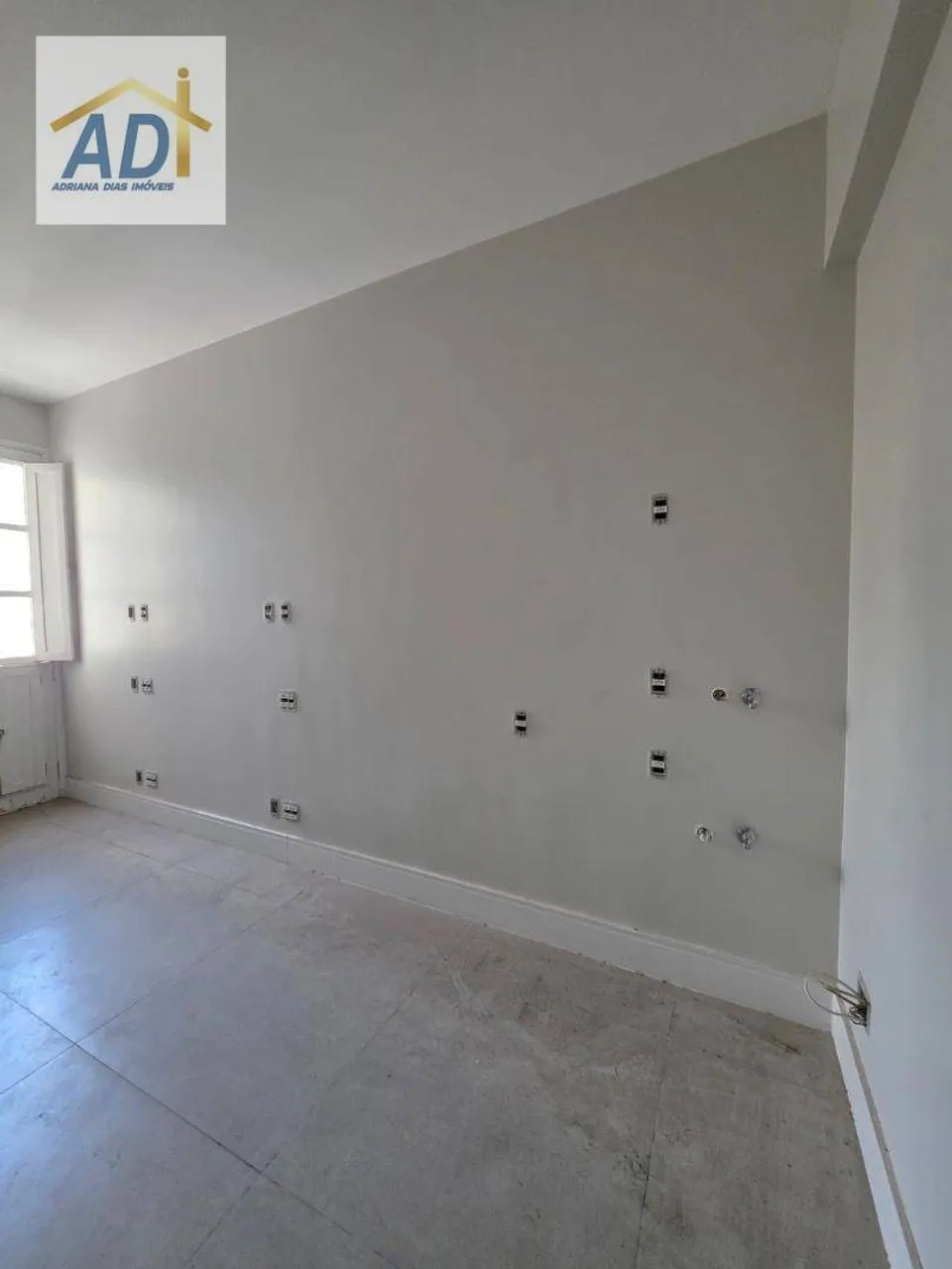 Apartamento compacto com 1 dormitório e cantinho de cozinha — photo 2