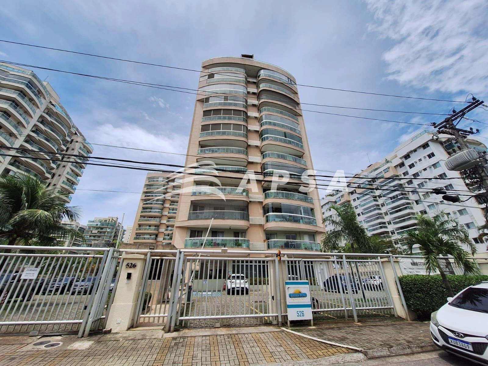 3-bedroom apartment in a building with a gym — photo 11
