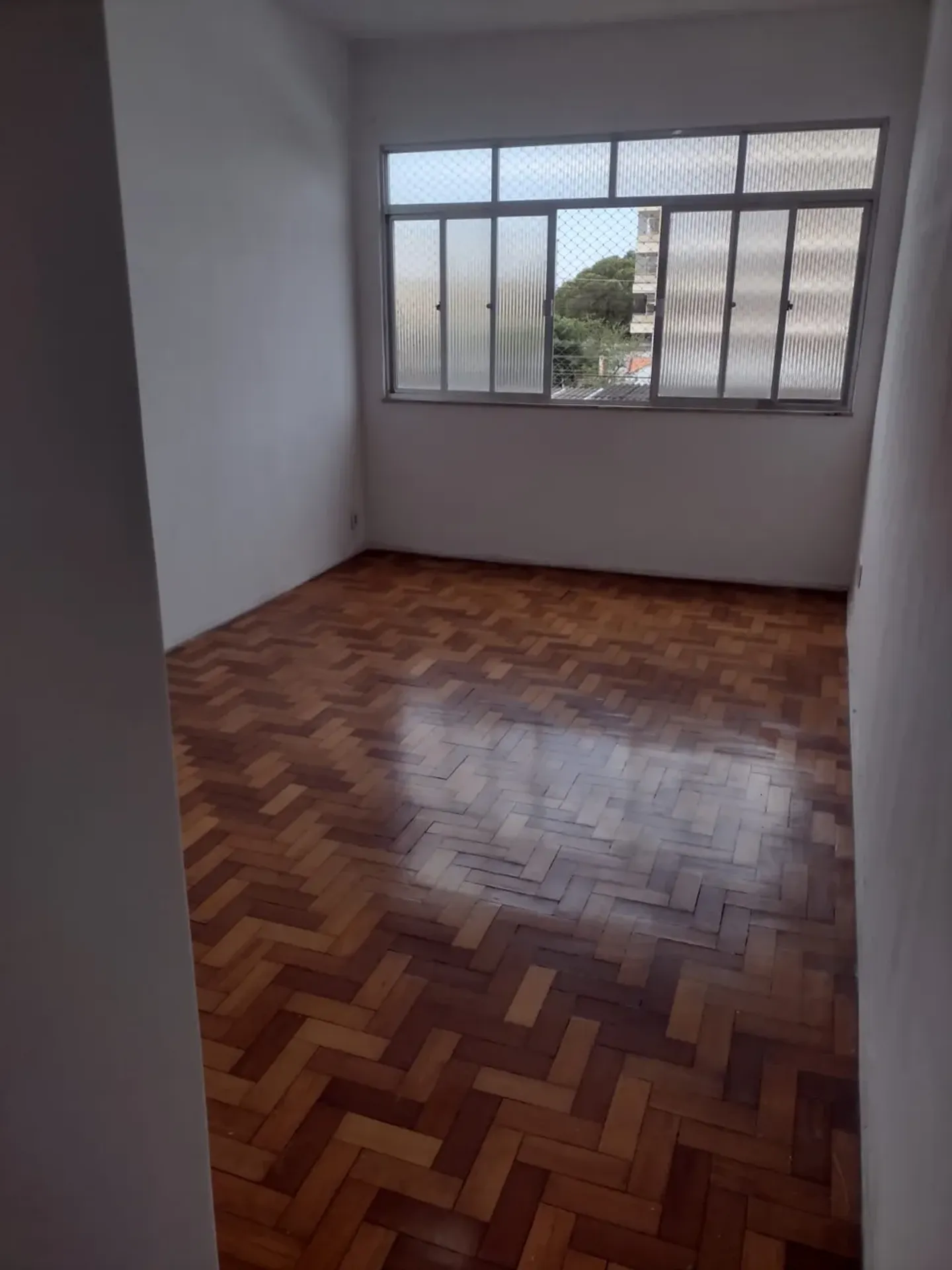 Apartment on the 1st floor with wood or laminate floors — photo 19