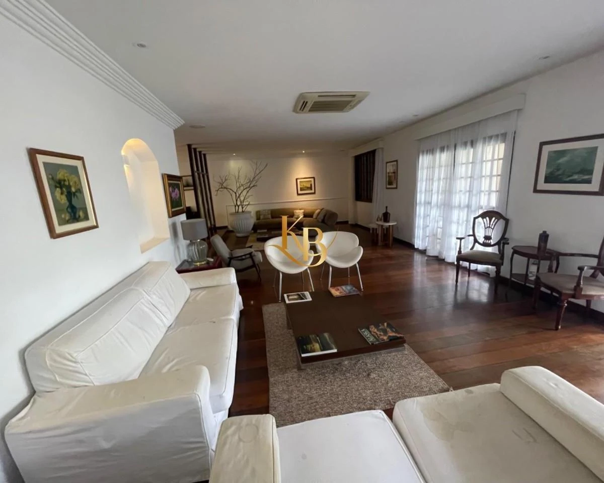 Мебльований будинок з 5 спальнями і 1050 м²
